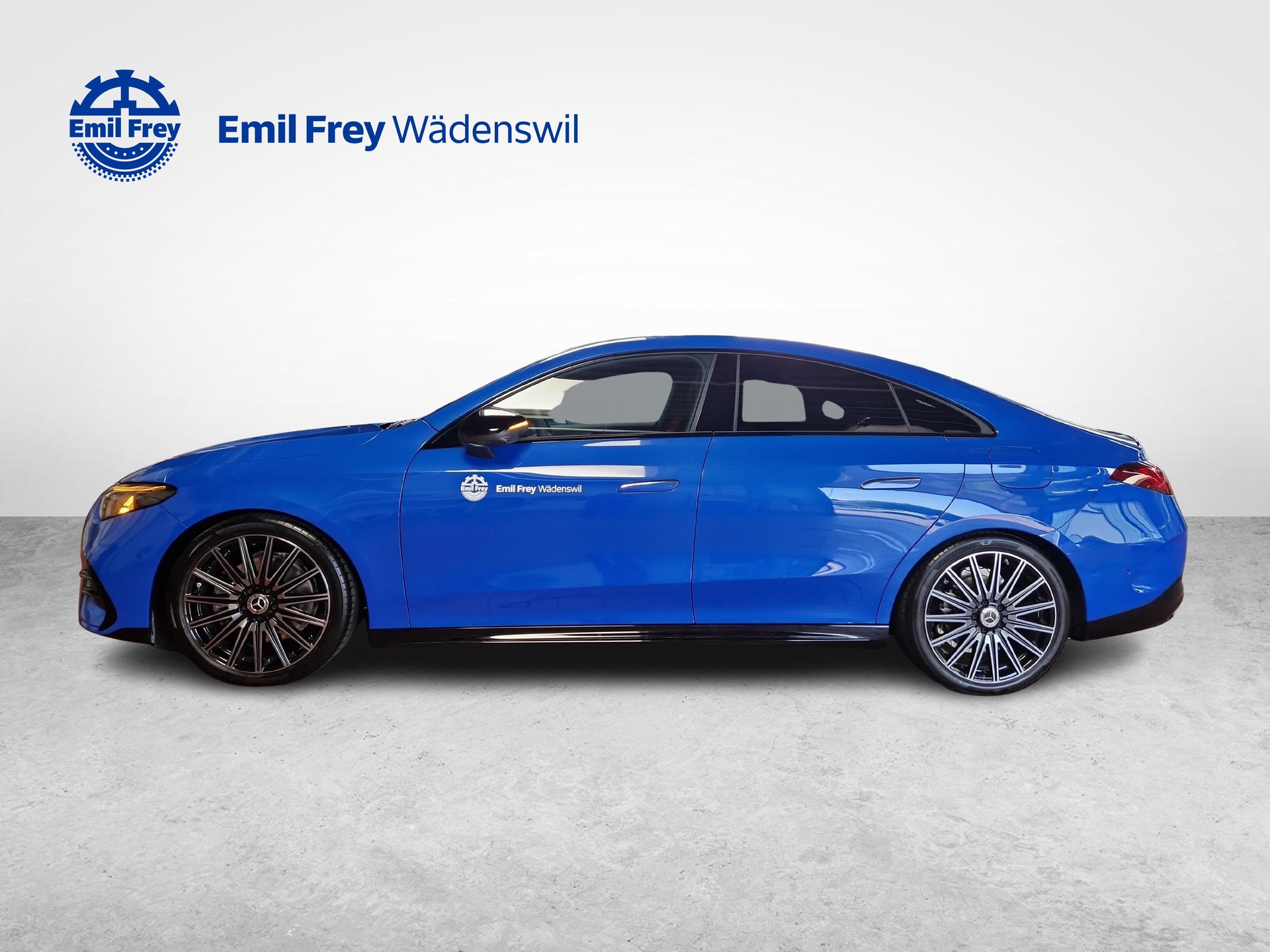 MERCEDES-BENZ CLA 220 4MATIC AMG Line Plus-showroom-element-1