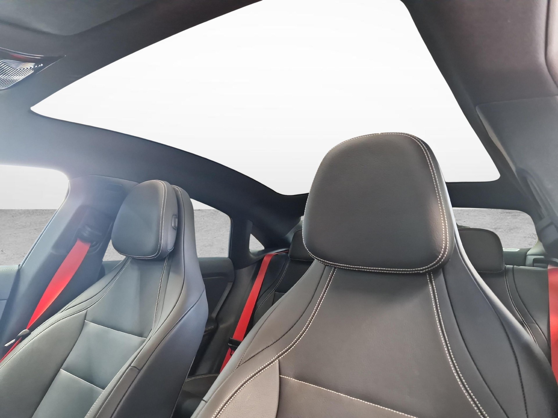 MERCEDES-BENZ CLA 220 4MATIC AMG Line Plus-image-12