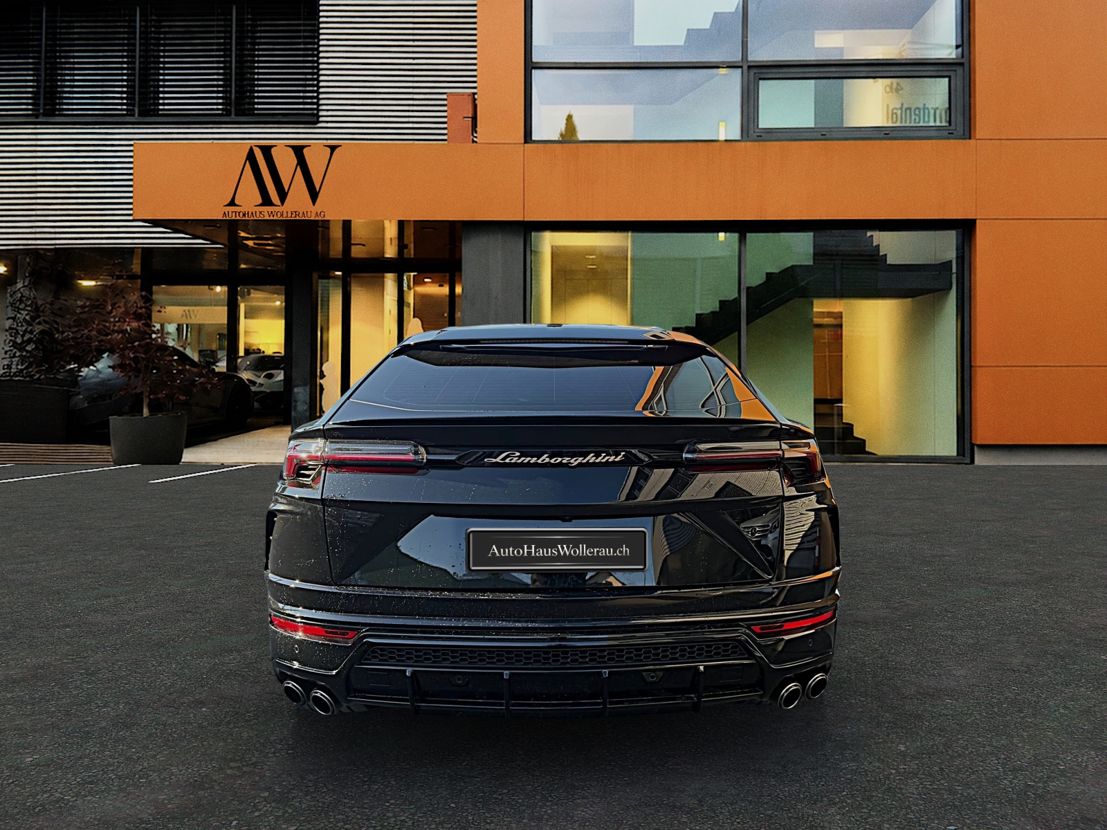 LAMBORGHINI Urus E-Gear-showroom-element-2