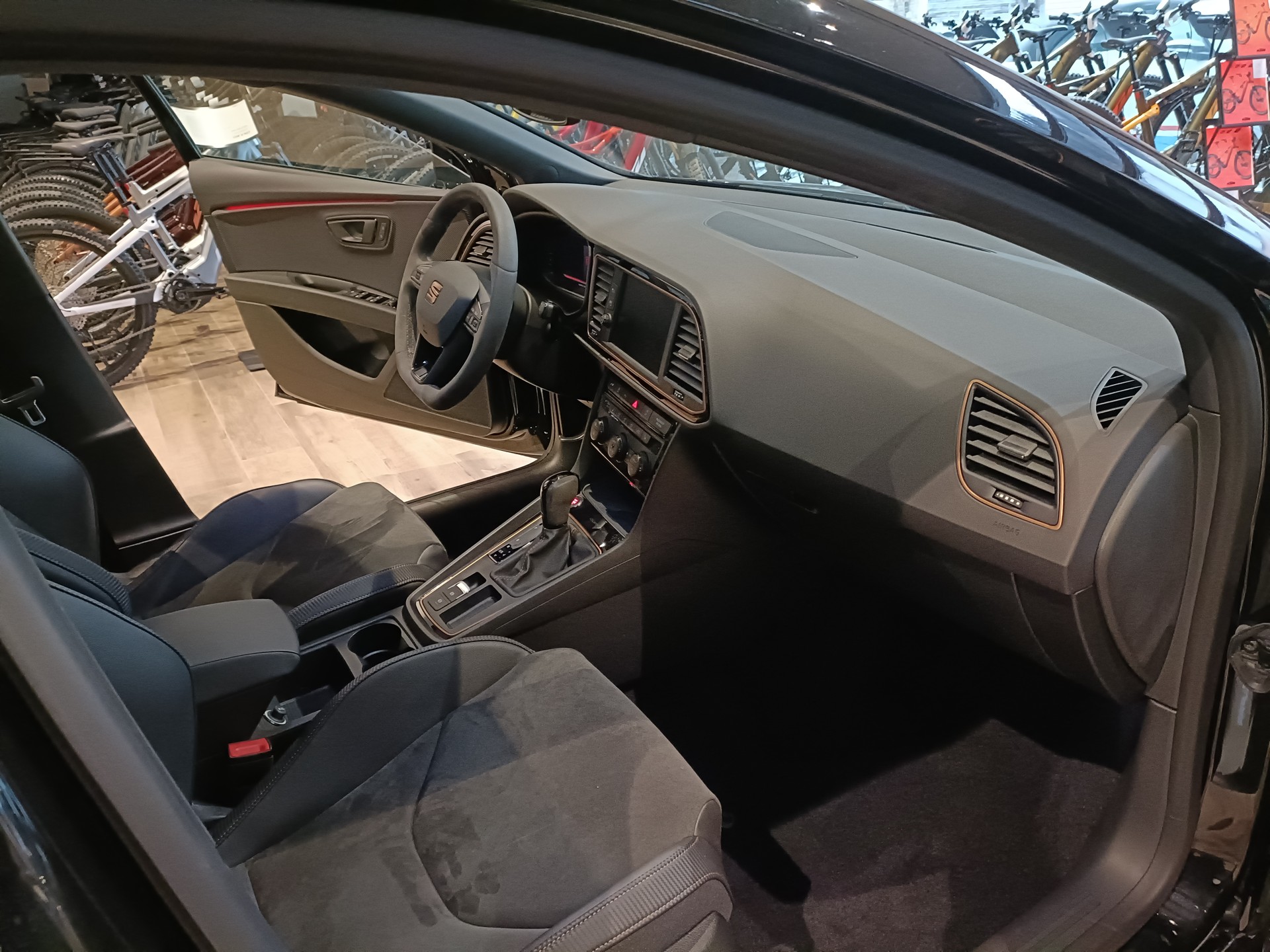 SEAT Leon ST 2.0 TSI Cupra R 300 4 Drive DSG🔥🔥🔥-image-10