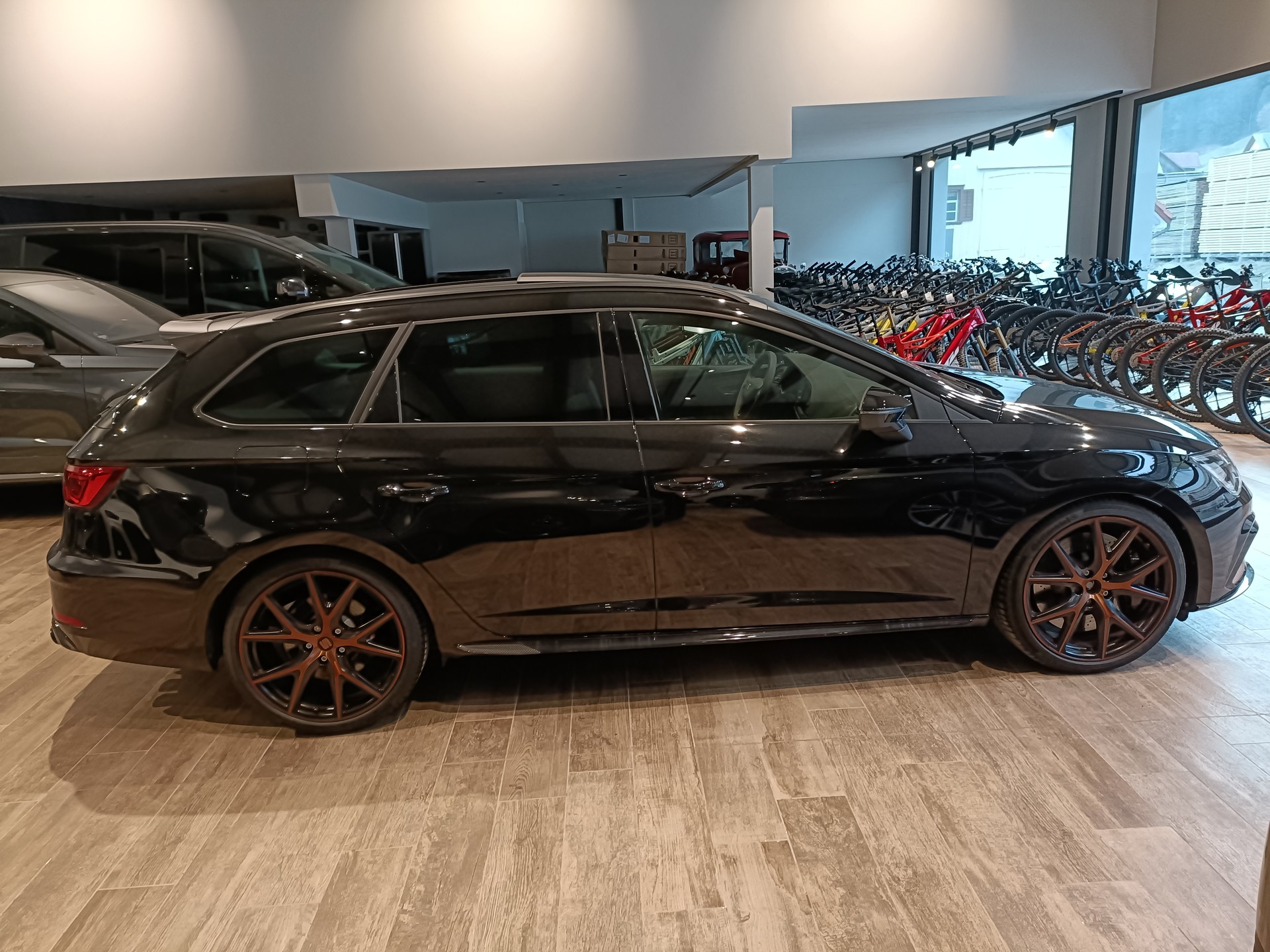 SEAT Leon ST 2.0 TSI Cupra R 300 4 Drive DSG🔥🔥🔥-showroom-element-1