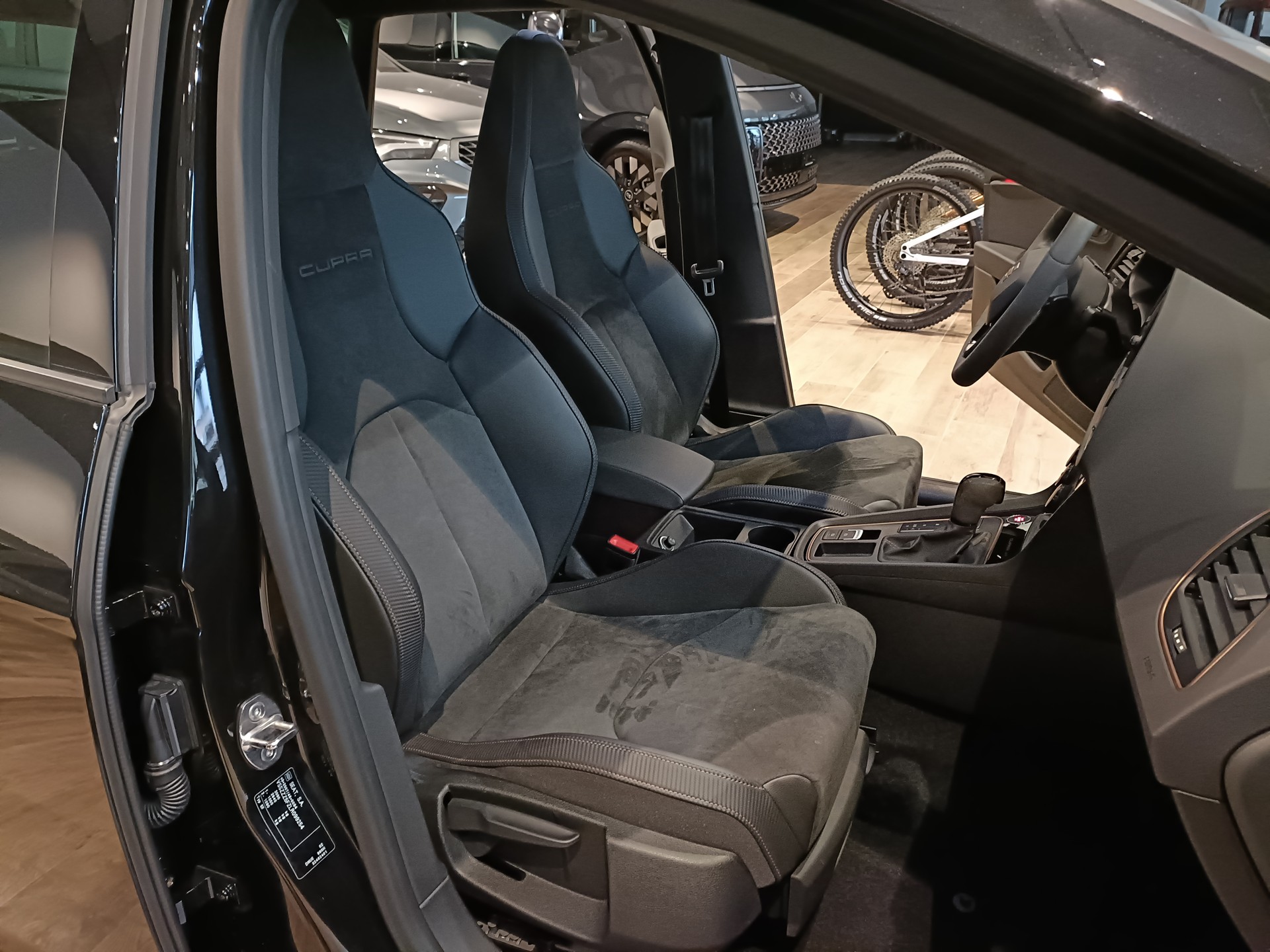 SEAT Leon ST 2.0 TSI Cupra R 300 4 Drive DSG🔥🔥🔥-image-11