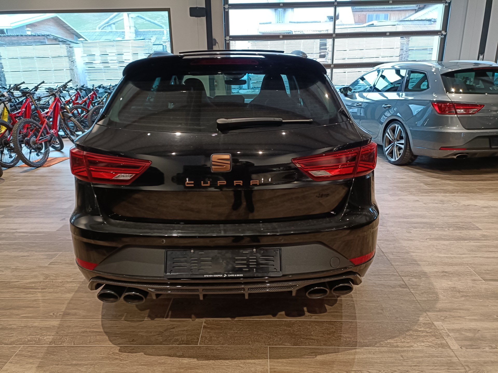 SEAT Leon ST 2.0 TSI Cupra R 300 4 Drive DSG🔥🔥🔥-showroom-element-3