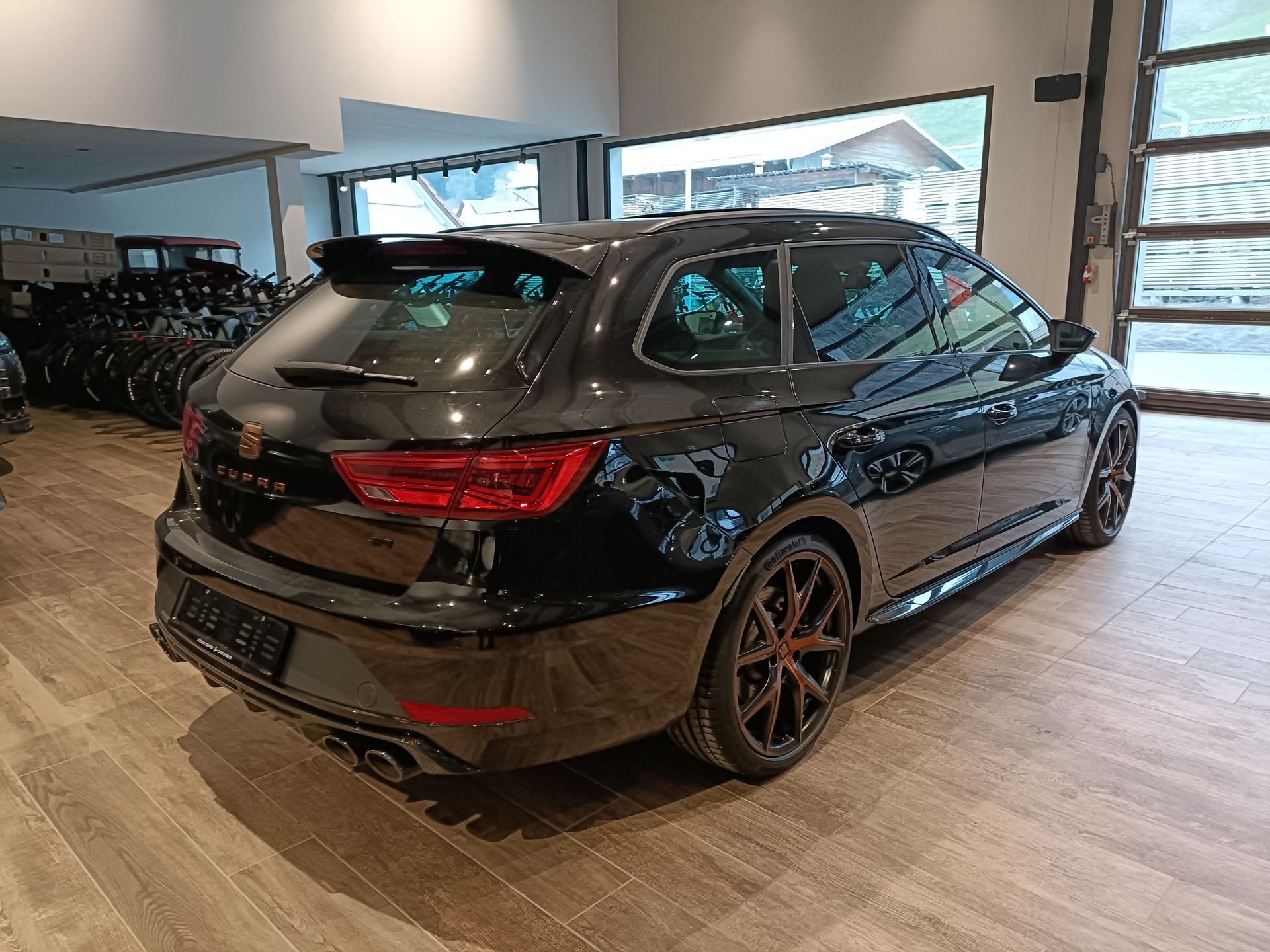 SEAT Leon ST 2.0 TSI Cupra R 300 4 Drive DSG🔥🔥🔥-showroom-element-2