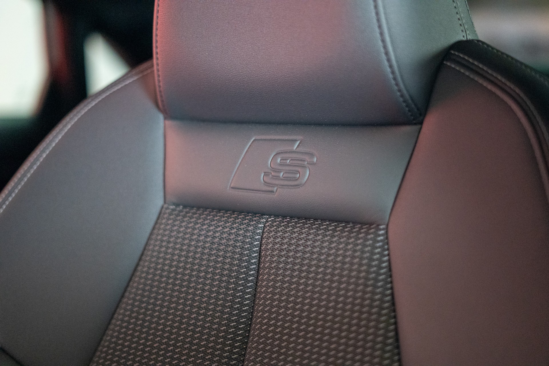AUDI S3 Limousine 2.0 TFSI quattro S-Tronic / Rückfahrkamera / Sportsitze / Virtual-Cockpit-image-9