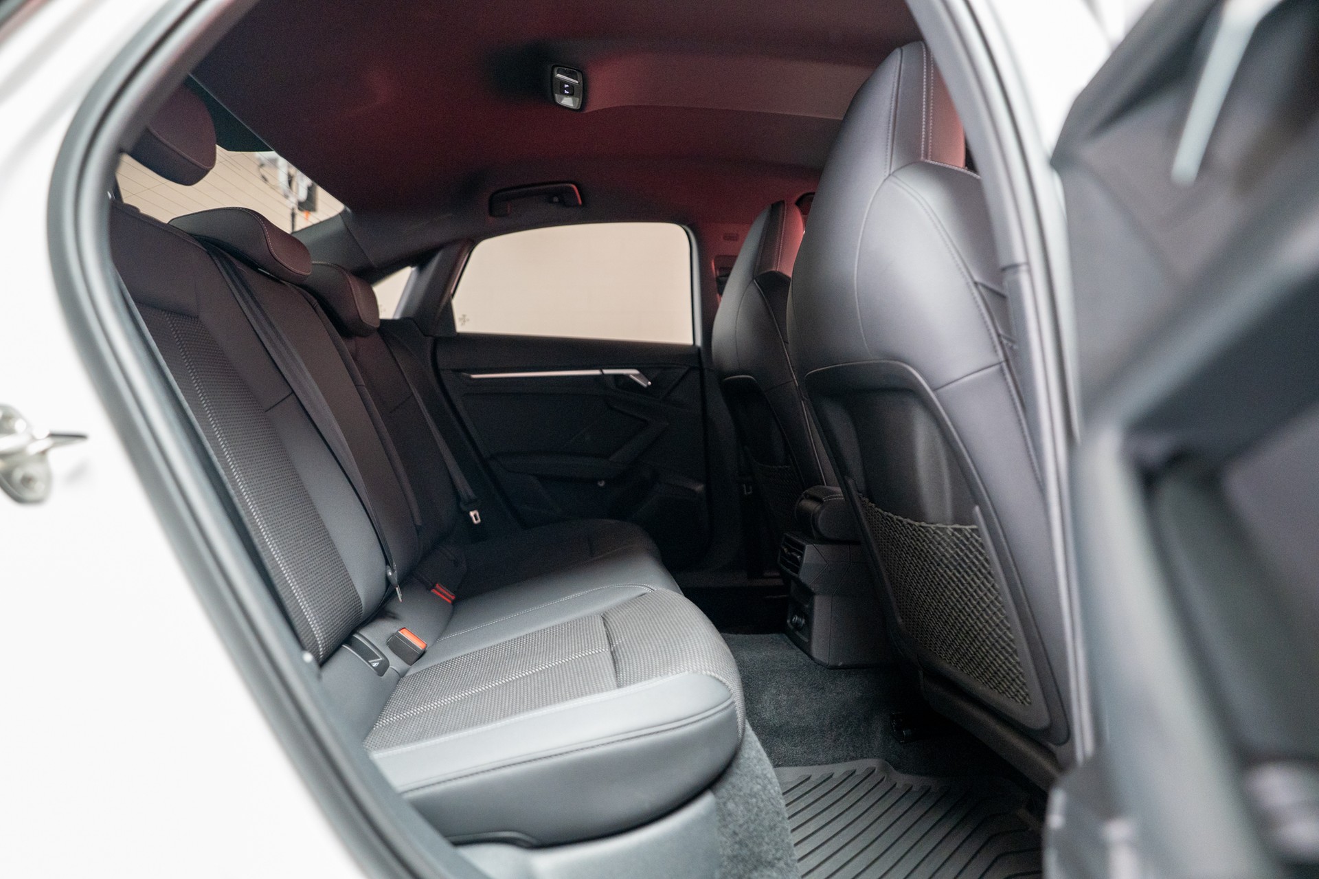 AUDI S3 Limousine 2.0 TFSI quattro S-Tronic / Rückfahrkamera / Sportsitze / Virtual-Cockpit-image-13