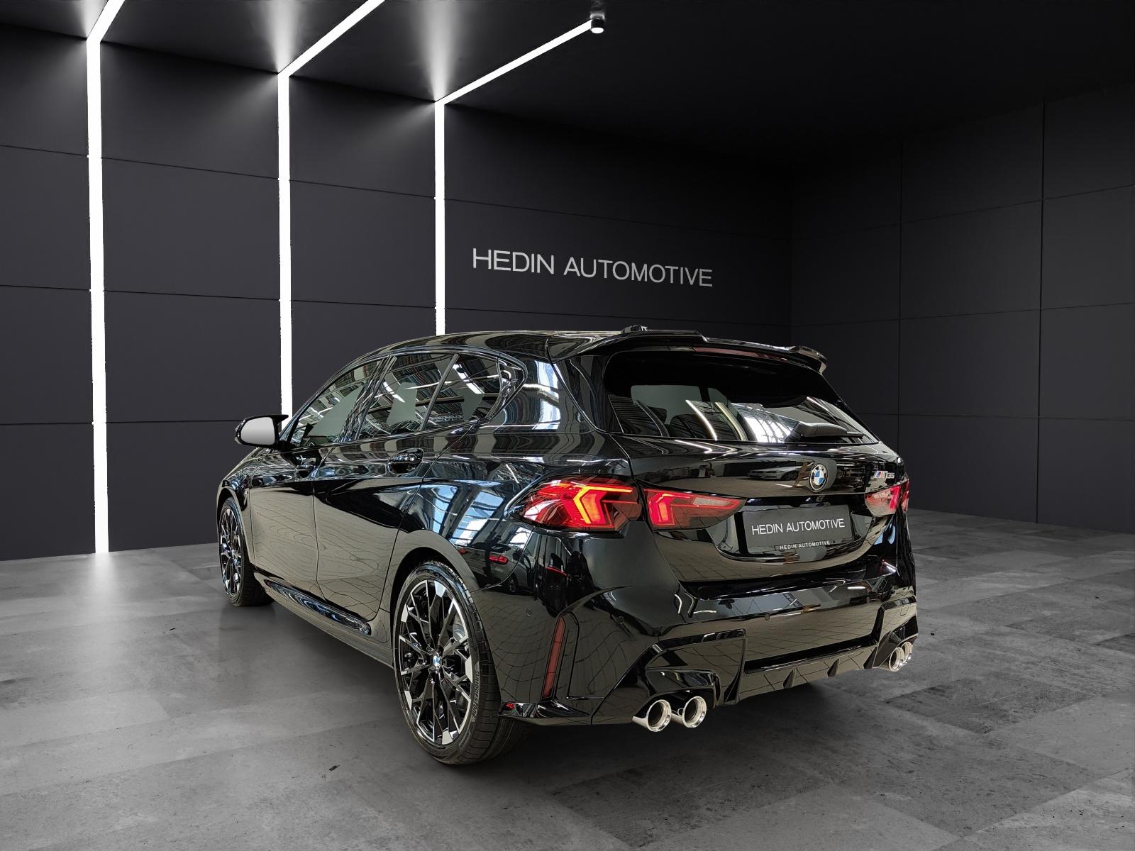BMW M135i xDrive-showroom-element-3