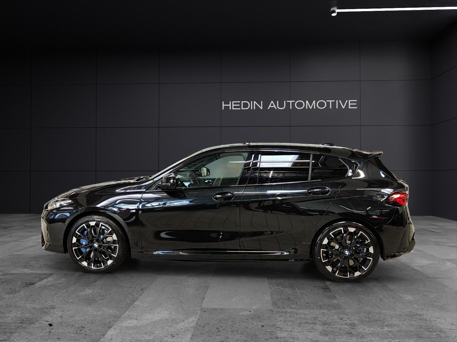 BMW M135i xDrive-showroom-element-1