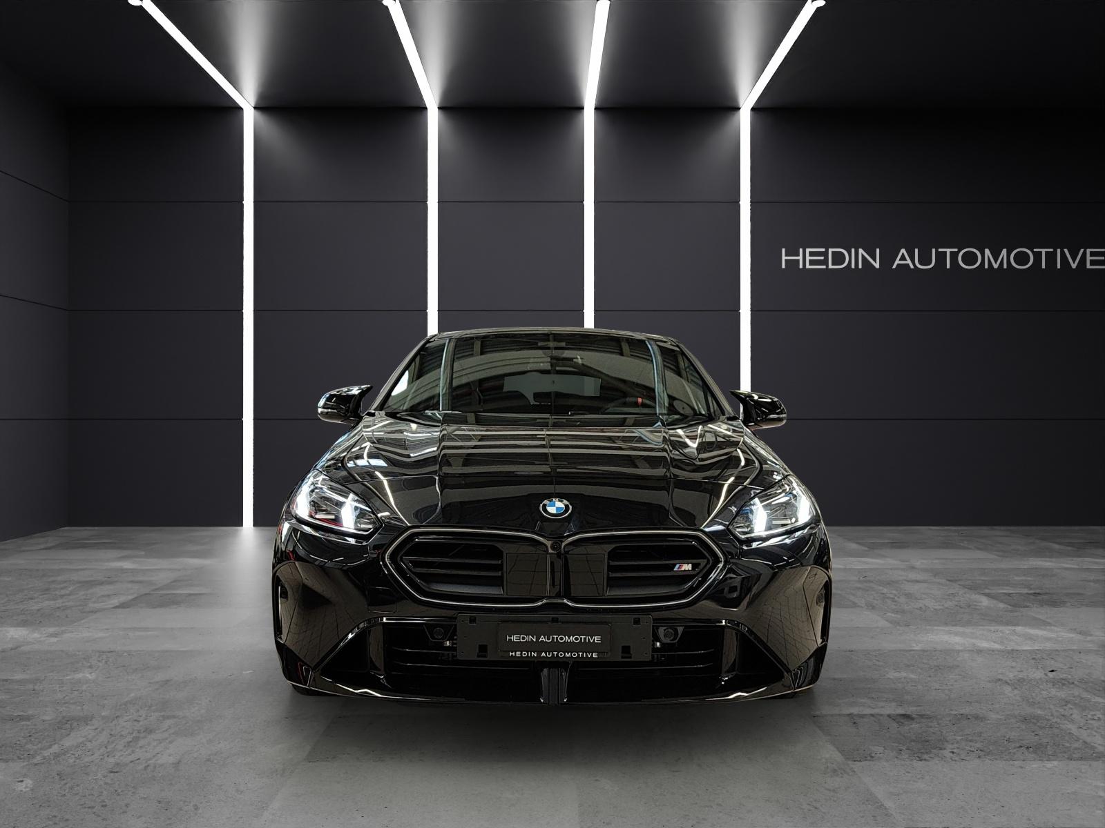 BMW M135i xDrive-showroom-element-2