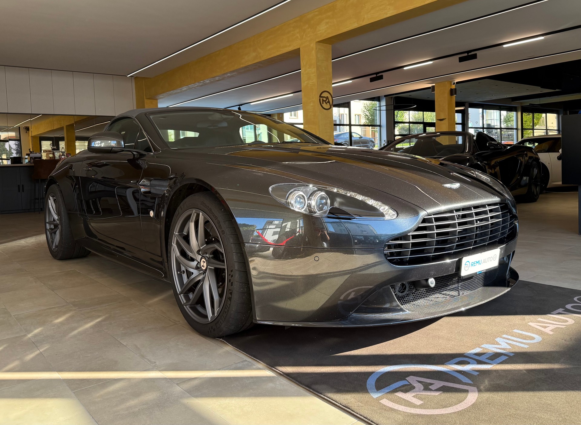ASTON MARTIN VantageS R