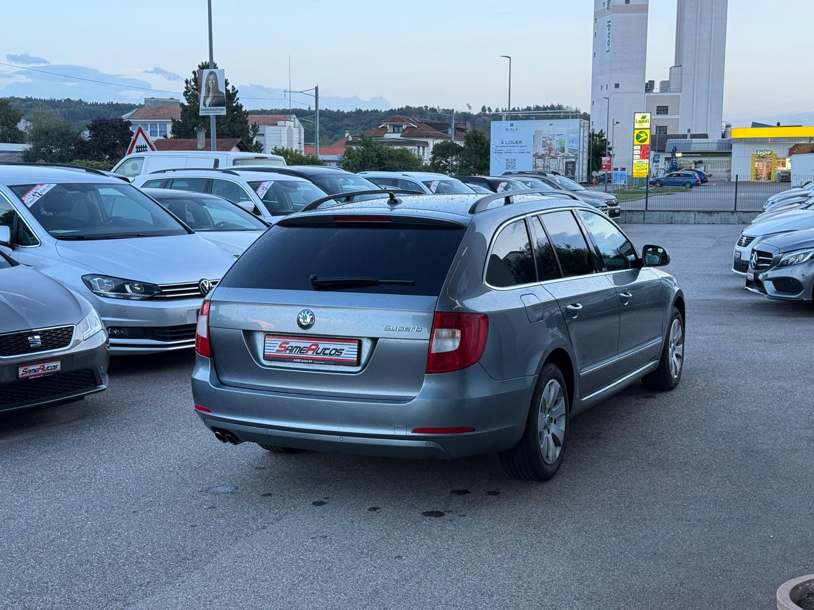 SKODA Superb Combi 2.0 TDi Ambition DSG-image-1