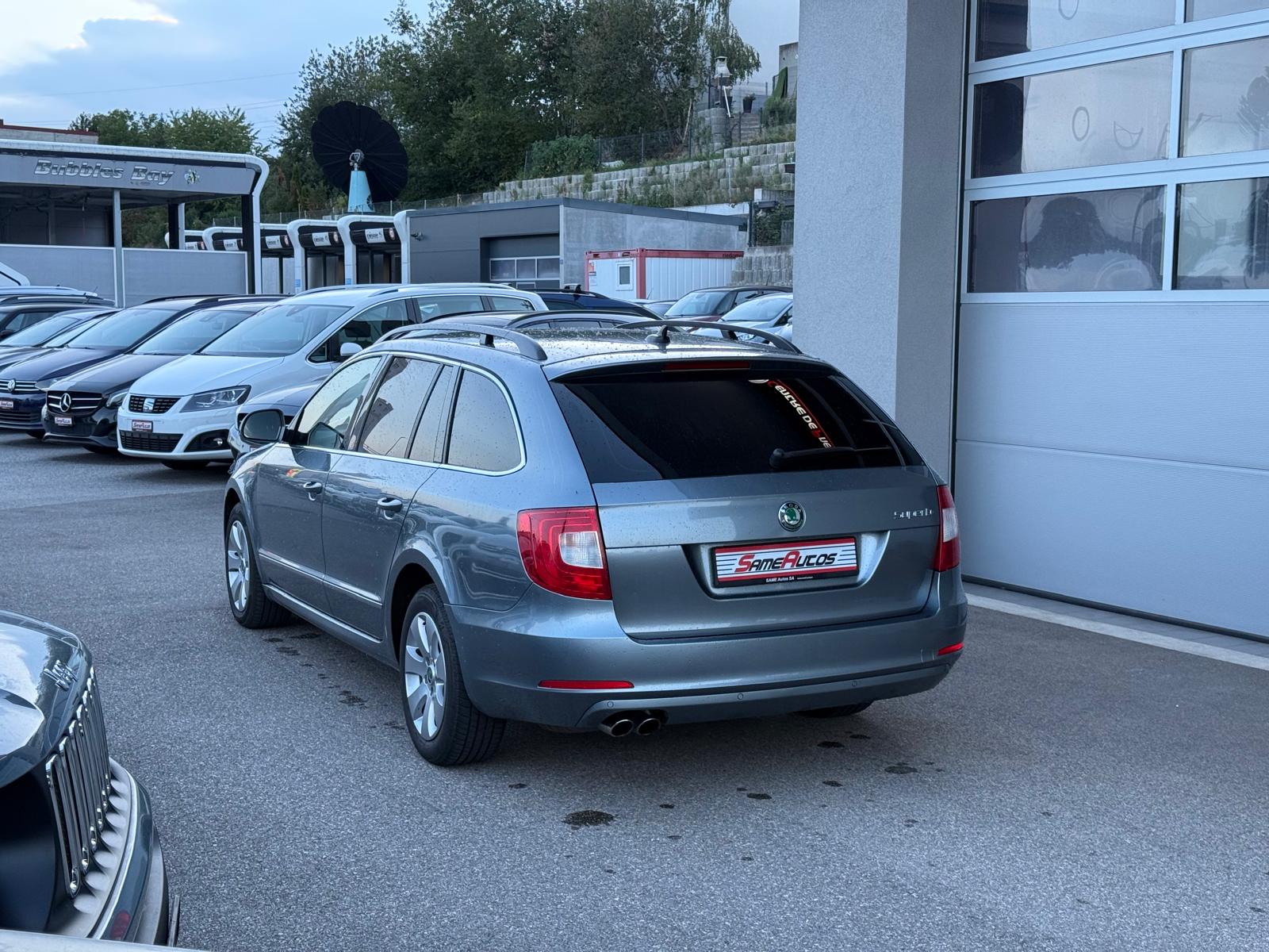 SKODA Superb Combi 2.0 TDi Ambition DSG-image-3