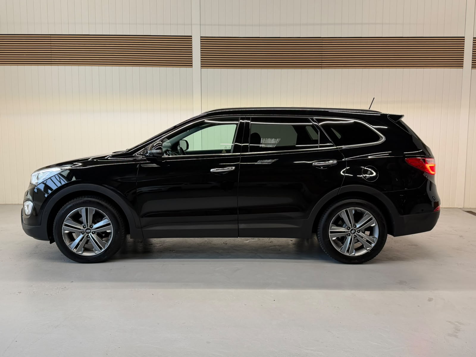 HYUNDAI Gr.SantaFe 2.2 CRDI Vertex 4WD Automatic - frisch ab MFK und Service - 7 Plätzer-showroom-element-1