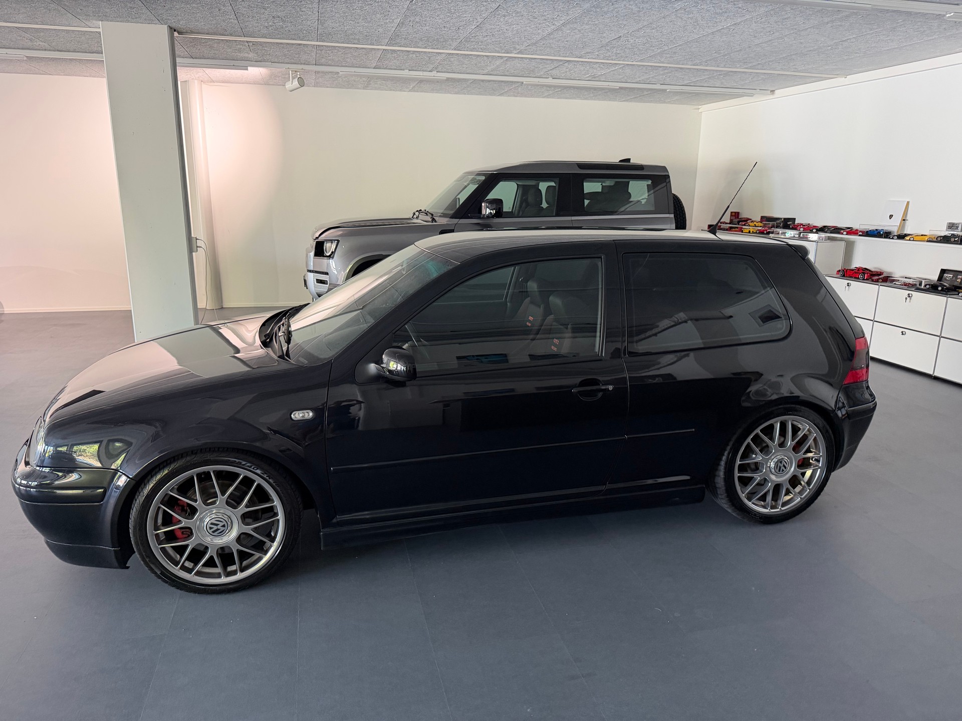 VW Golf 1.8 T GTI 25 Years-showroom-element-2