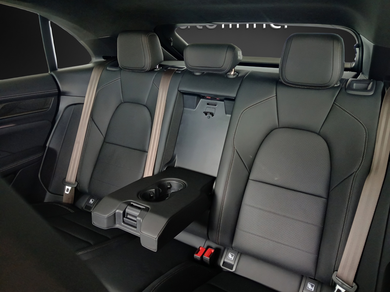 PORSCHE Macan Turbo 100kWh-image-11