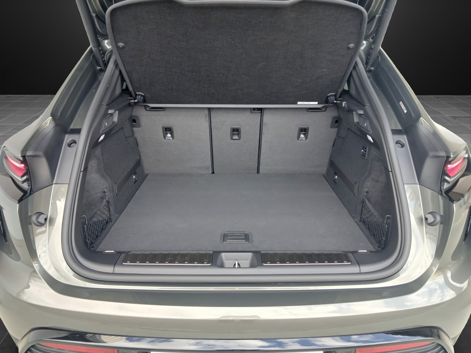 PORSCHE Macan Turbo 100kWh-image-14