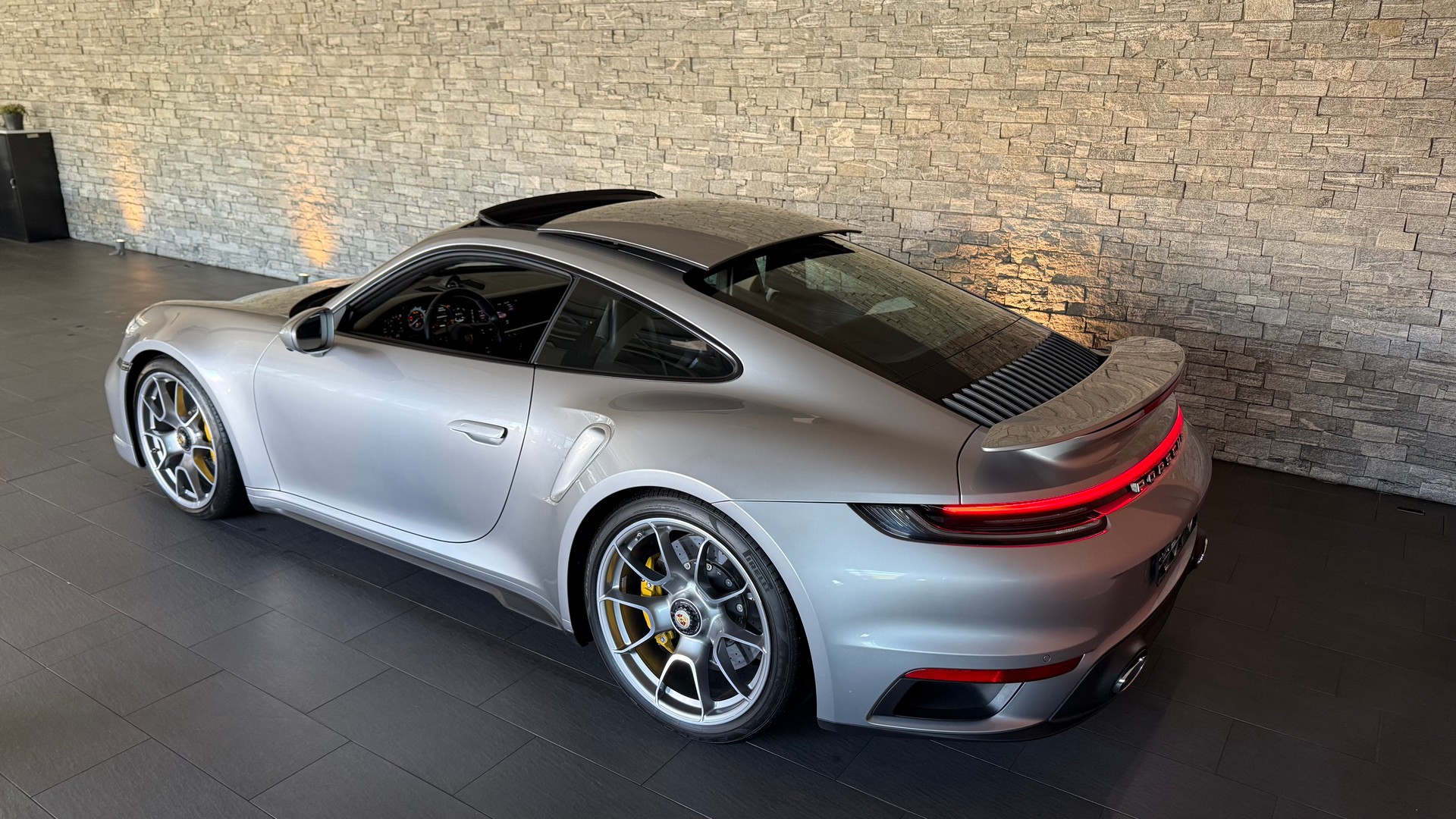 PORSCHE 911 Turbo S PDK (992.1)-showroom-element-1