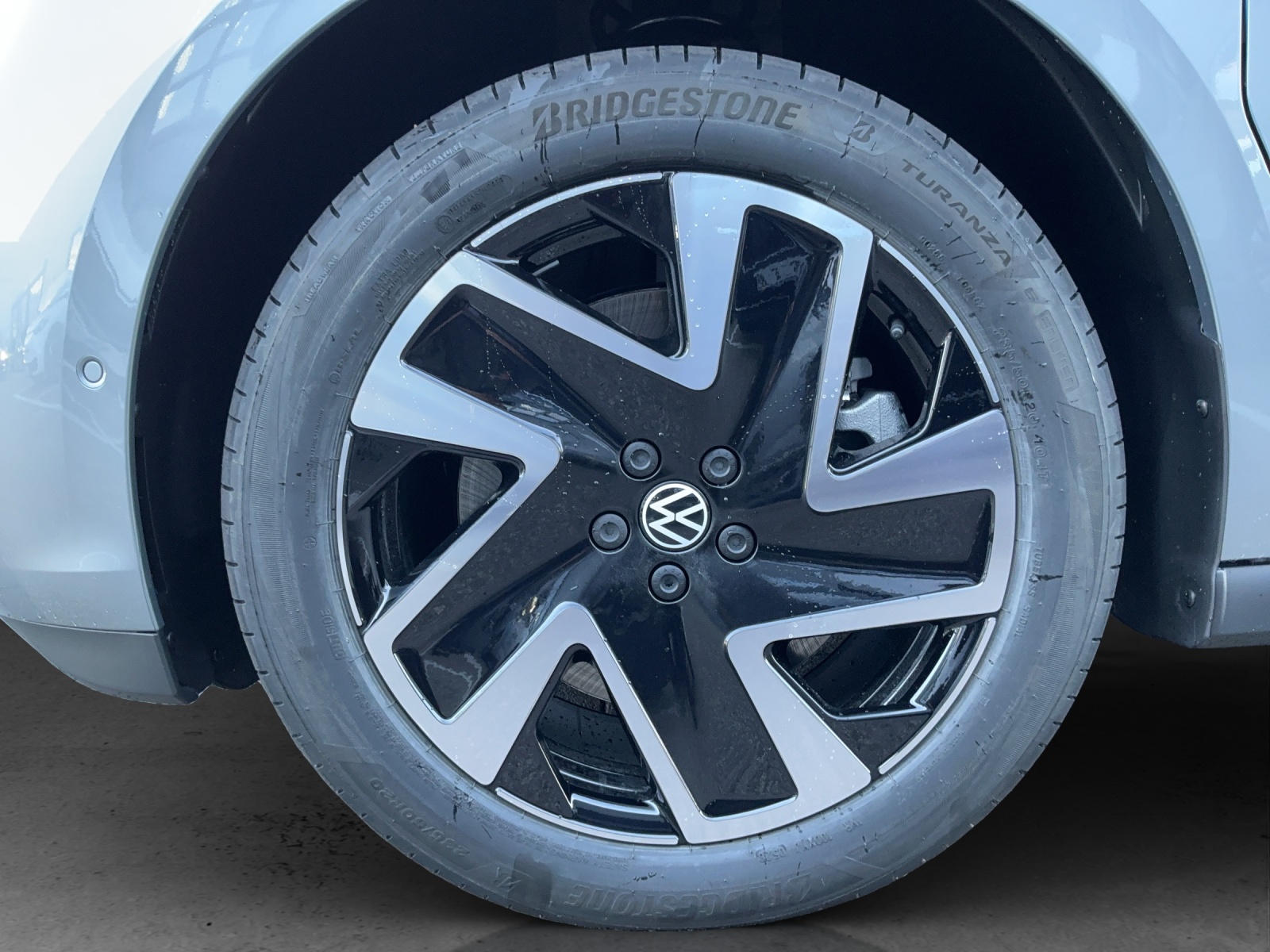VW ID.Buzz NWB Pro 4 Motion-image-12