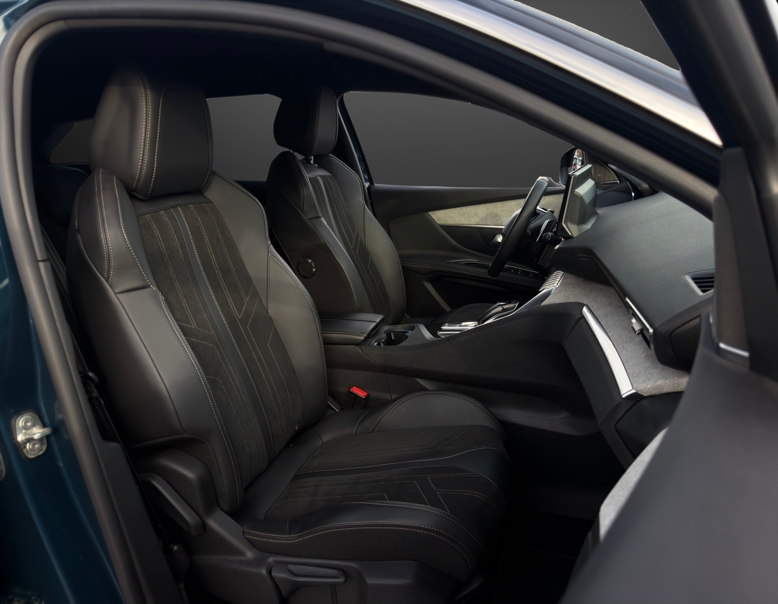 PEUGEOT 3008 1.5 BlueHDi GT Pack EAT8-image-8