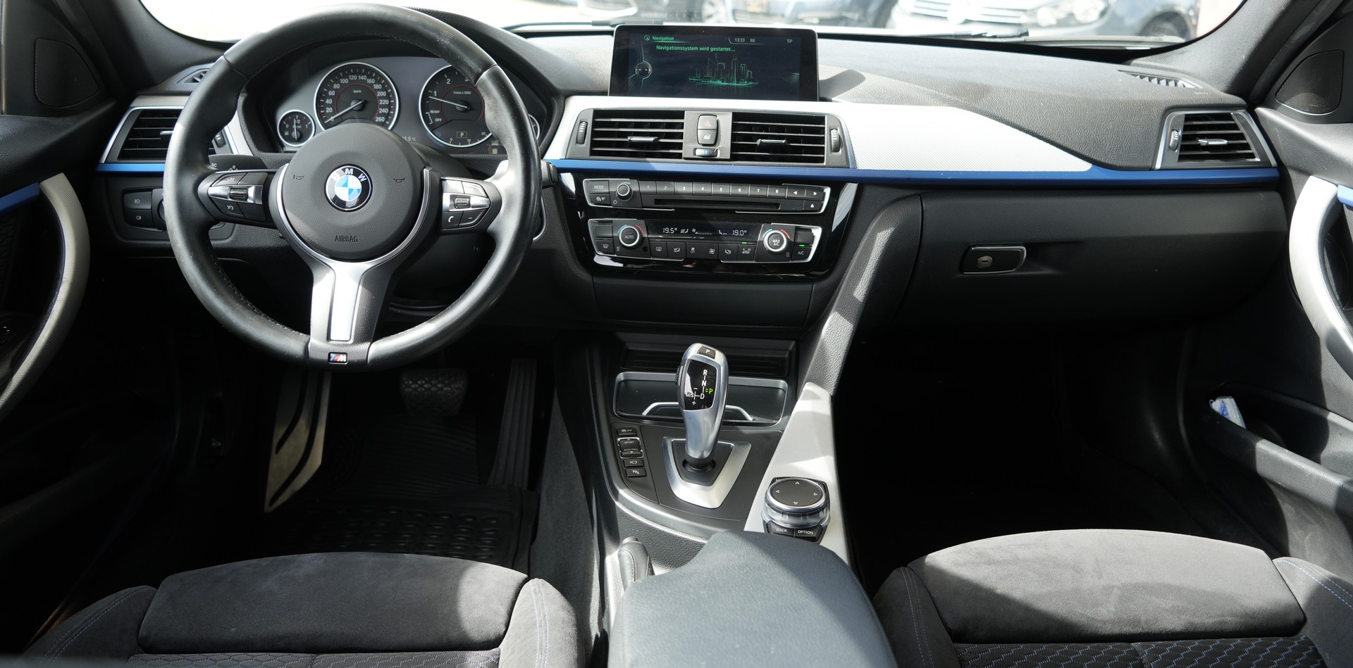 BMW 320d xDrive Touring M Sport Line Steptronic-image-8
