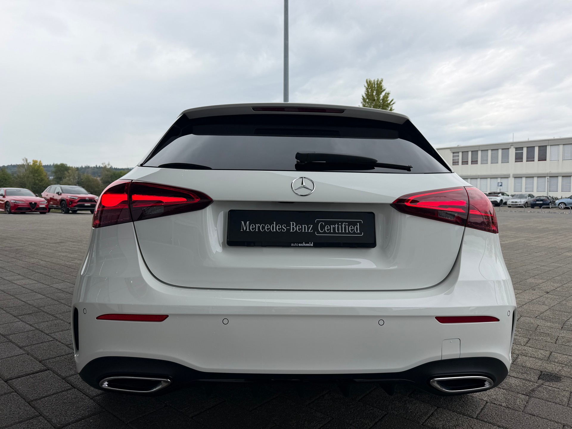 MERCEDES-BENZ A 200 AMG Line Premium Plus 7G-DCT-showroom-element-3