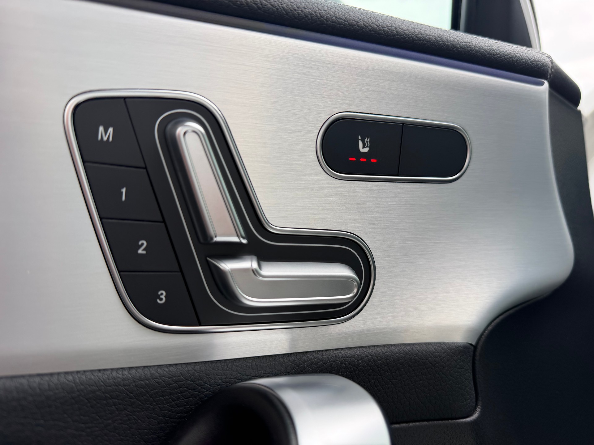 MERCEDES-BENZ A 200 AMG Line Premium Plus 7G-DCT-image-8