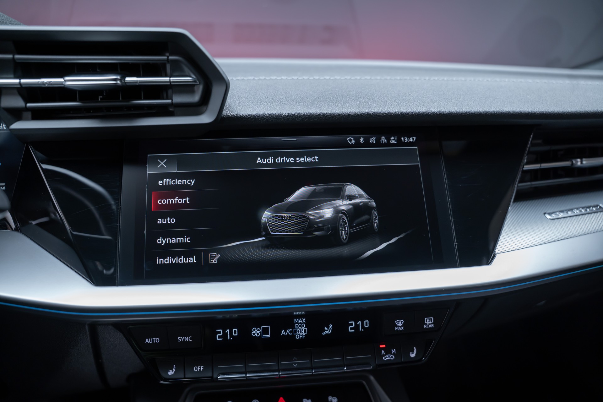 AUDI S3 Limousine 2.0 TFSI quattro S-Tronic / Sportsitze / Tempomat / Sitzheizung-image-28