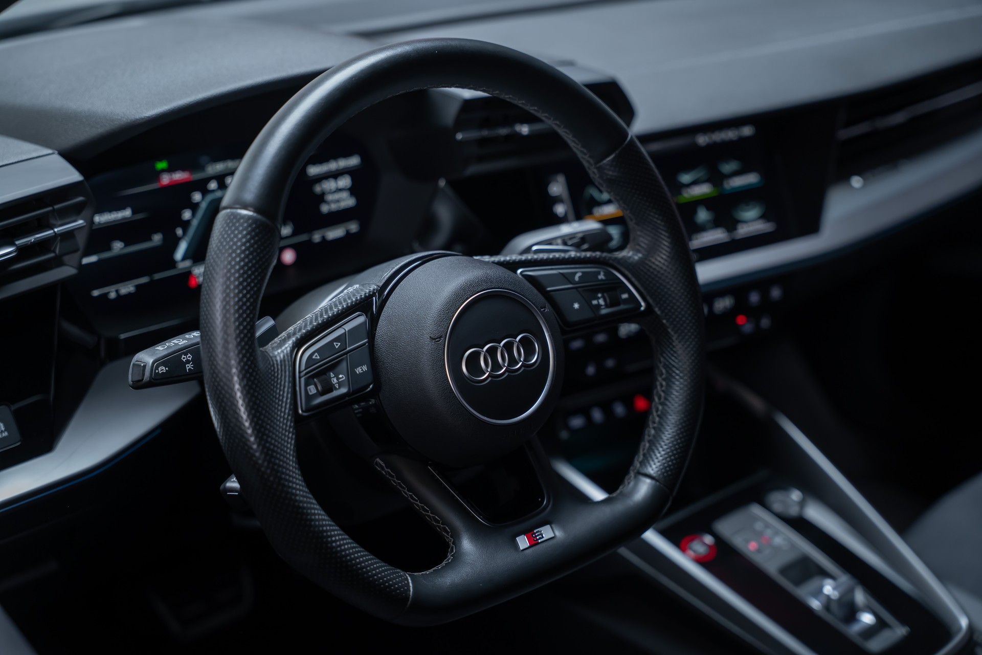 AUDI S3 Limousine 2.0 TFSI quattro S-Tronic / Sportsitze / Tempomat / Sitzheizung-image-11