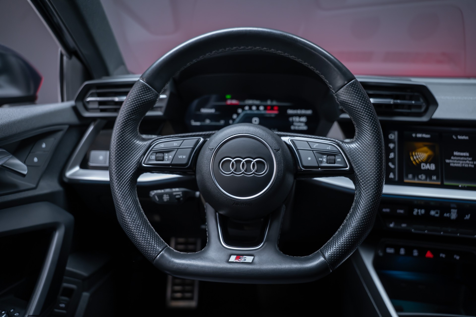 AUDI S3 Limousine 2.0 TFSI quattro S-Tronic / Sportsitze / Tempomat / Sitzheizung-image-21