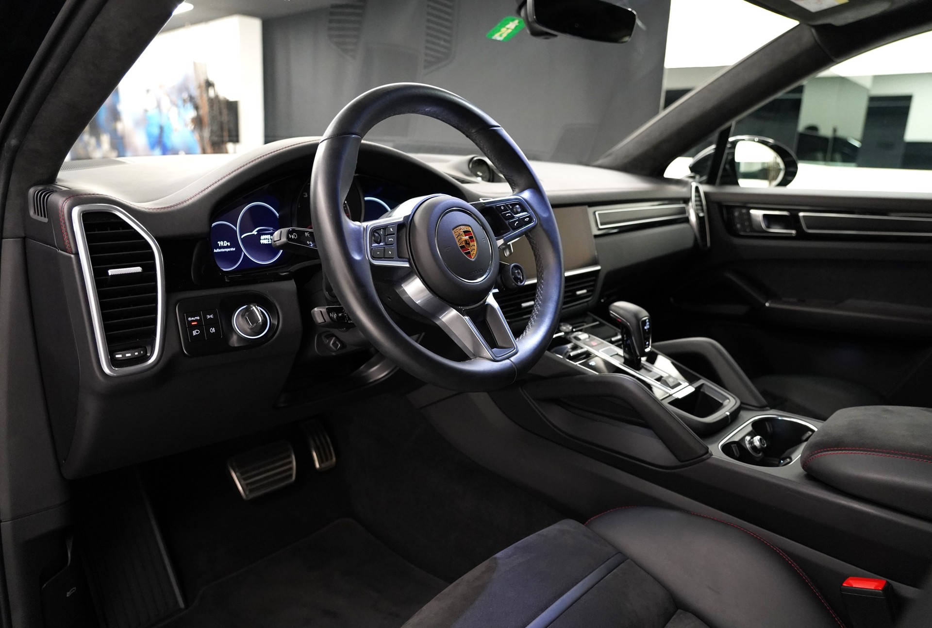 PORSCHE Cayenne GTS Coupé-image-7