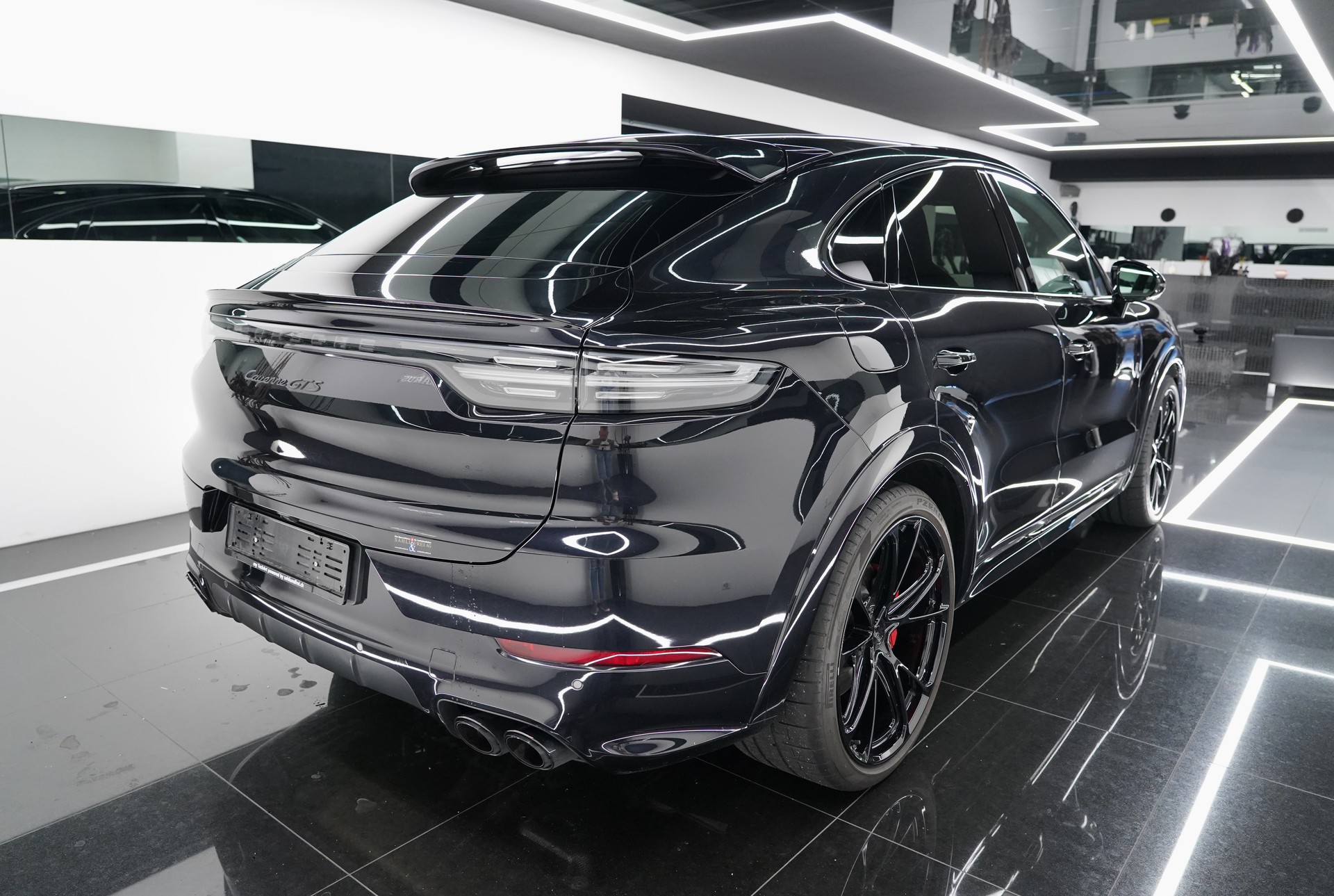 PORSCHE Cayenne GTS Coupé-showroom-element-3