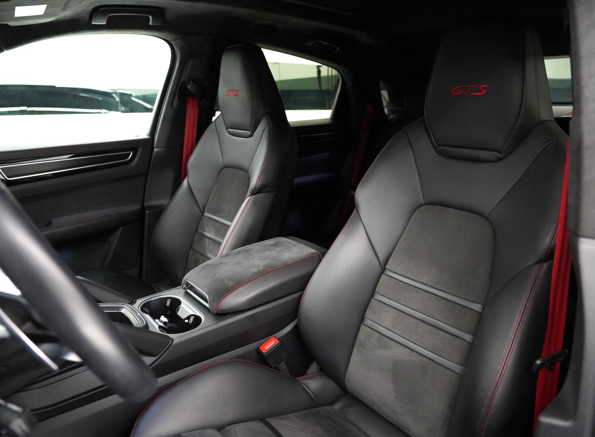 PORSCHE Cayenne GTS Coupé-image-8