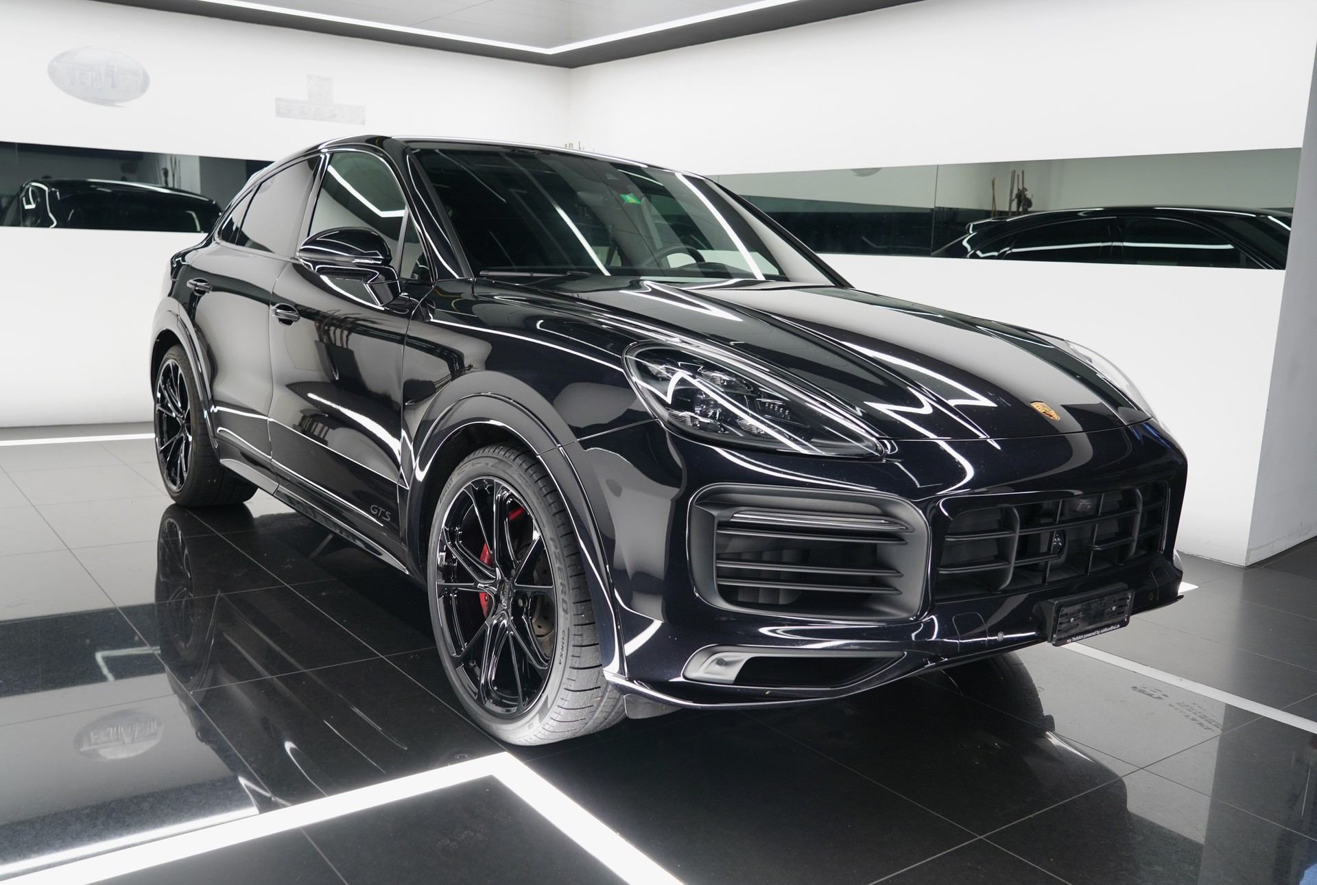 PORSCHE Cayenne GTS Coupé-showroom-element-1