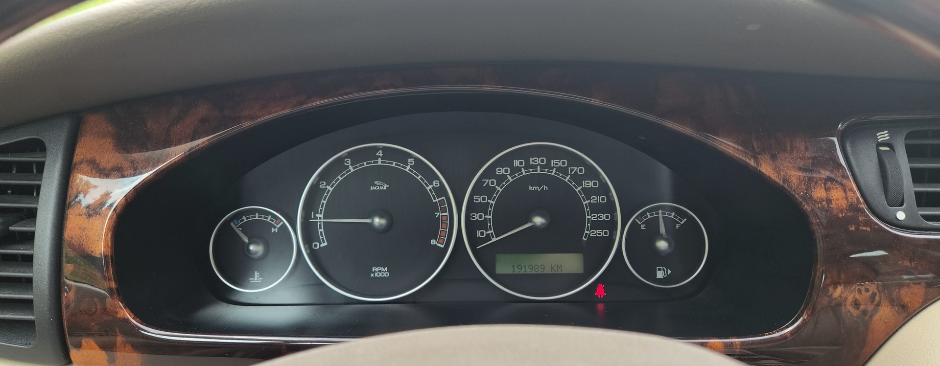JAGUAR X-Type 3.0 V6 Traction4 Sovereign-image-8