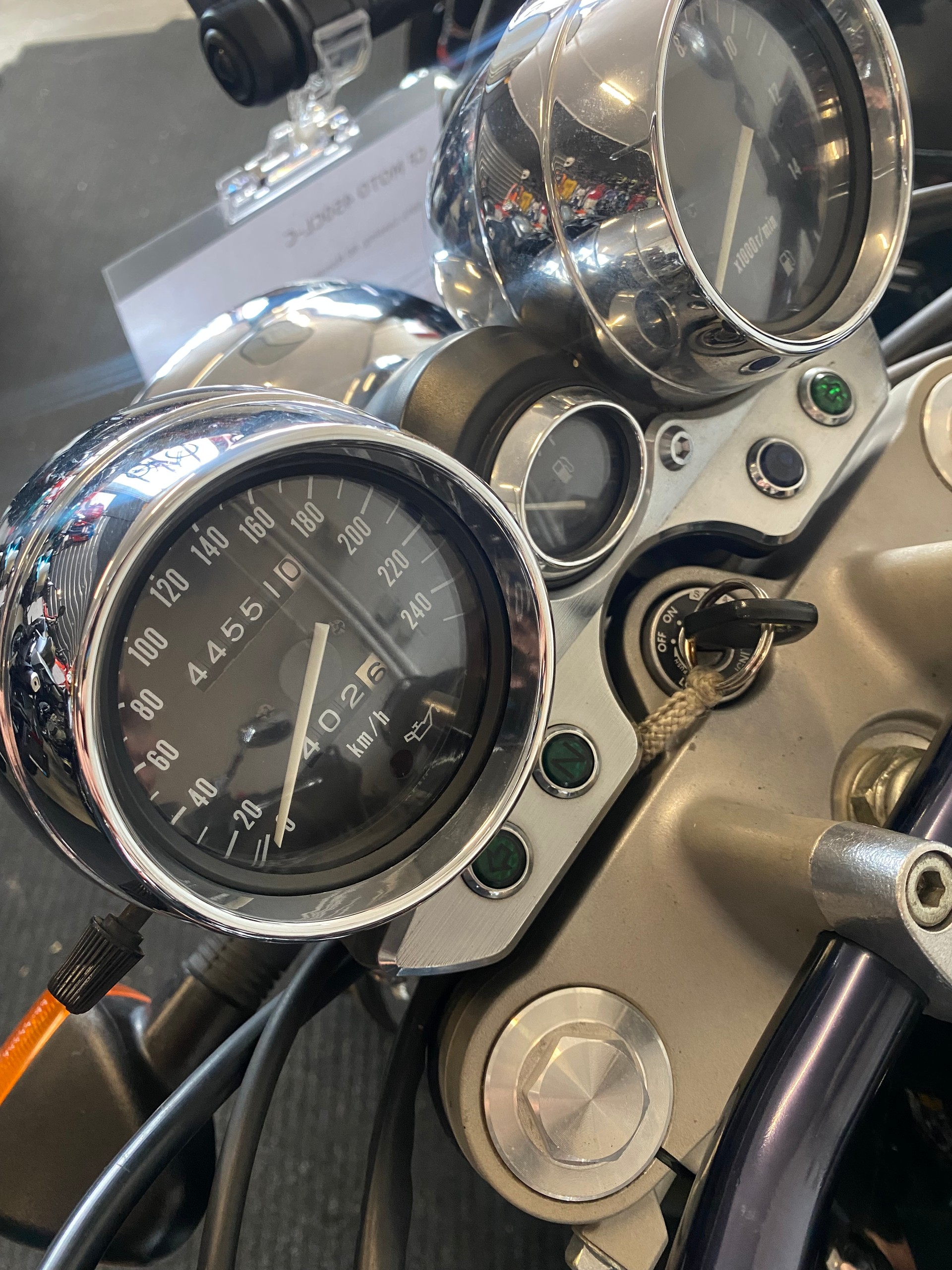 SUZUKI GSX 750-image-6