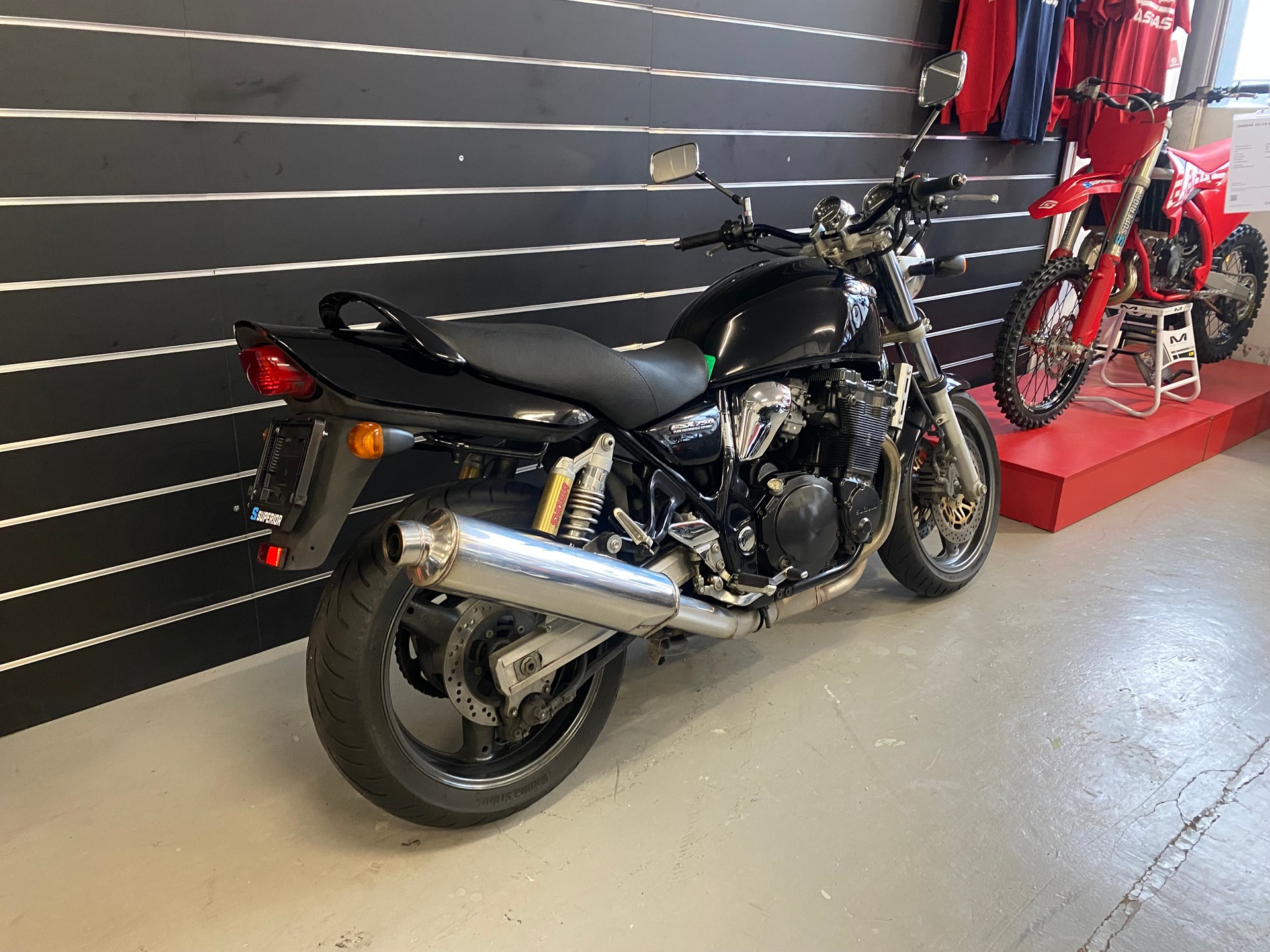 SUZUKI GSX 750-image-5