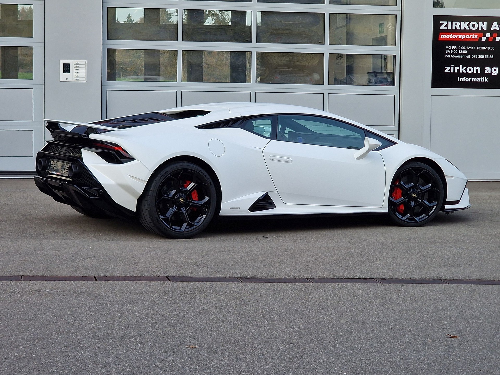 LAMBORGHINI Huràcan Tecnica 'Bianco Asopo Matt' | CH | Sensonum | Lift | Carbon | 5 Jahre Garantie-image-16