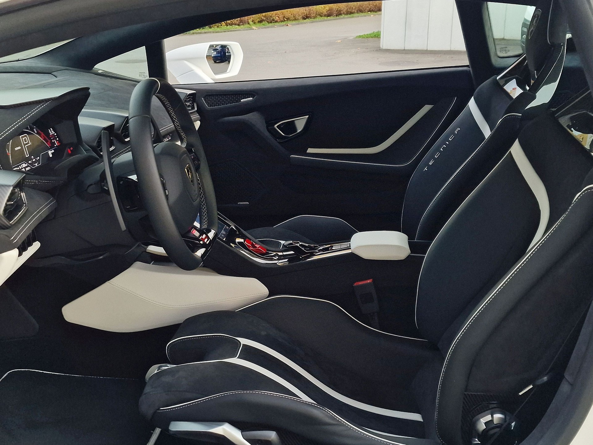 LAMBORGHINI Huràcan Tecnica 'Bianco Asopo Matt' | CH | Sensonum | Lift | Carbon | 5 Jahre Garantie-image-25