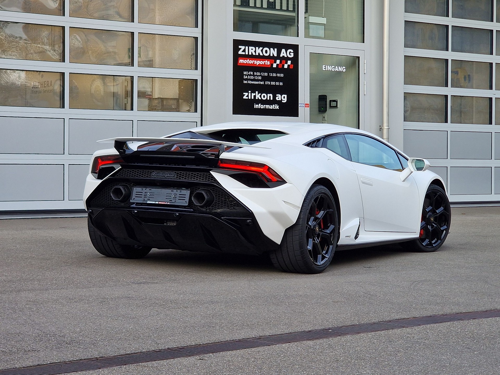 LAMBORGHINI Huràcan Tecnica 'Bianco Asopo Matt' | CH | Sensonum | Lift | Carbon | 5 Jahre Garantie-showroom-element-2