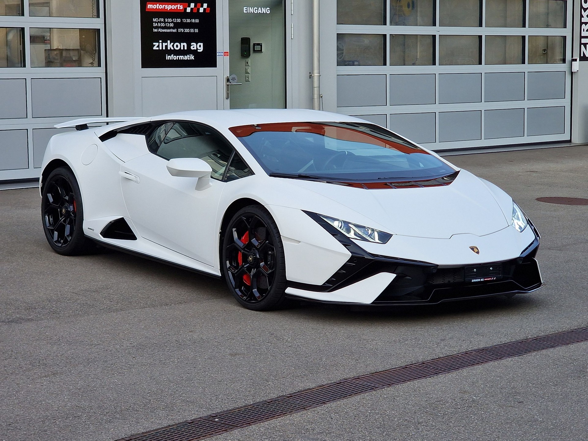 LAMBORGHINI Huràcan Tecnica 'Bianco Asopo Matt' | CH | Sensonum | Lift | Carbon | 5 Jahre Garantie-showroom-element-1