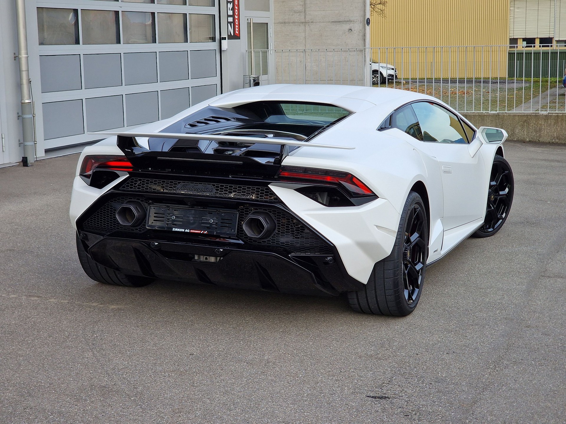 LAMBORGHINI Huràcan Tecnica 'Bianco Asopo Matt' | CH | Sensonum | Lift | Carbon | 5 Jahre Garantie-image-12