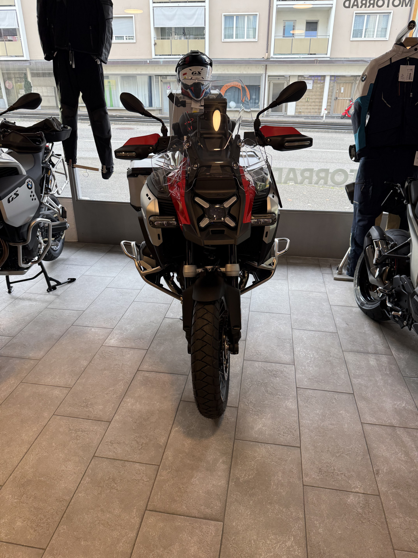 BMW R 1300 GS Adventure-image-1