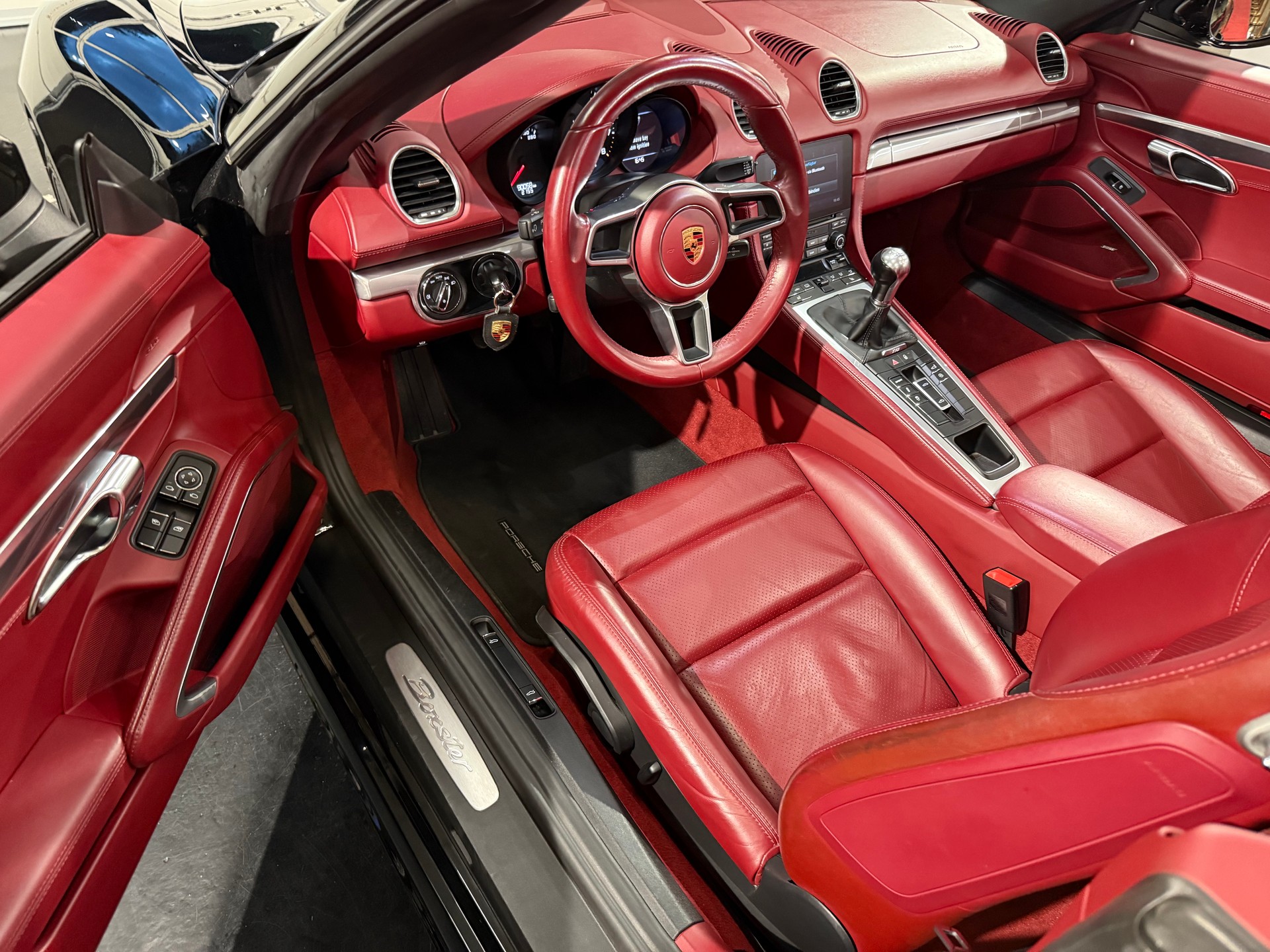PORSCHE 718 Boxster 2.0-image-13