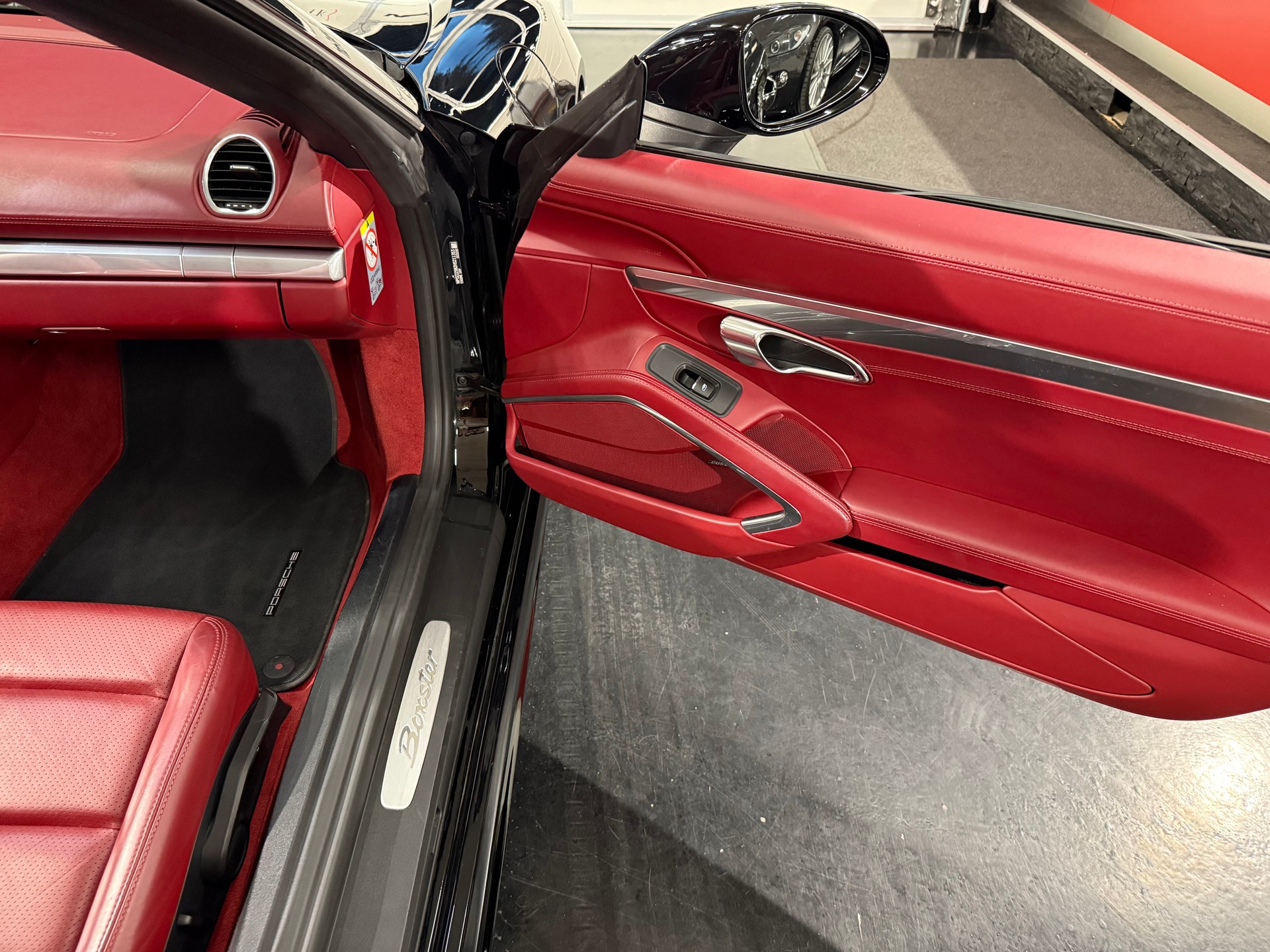PORSCHE 718 Boxster 2.0-image-18