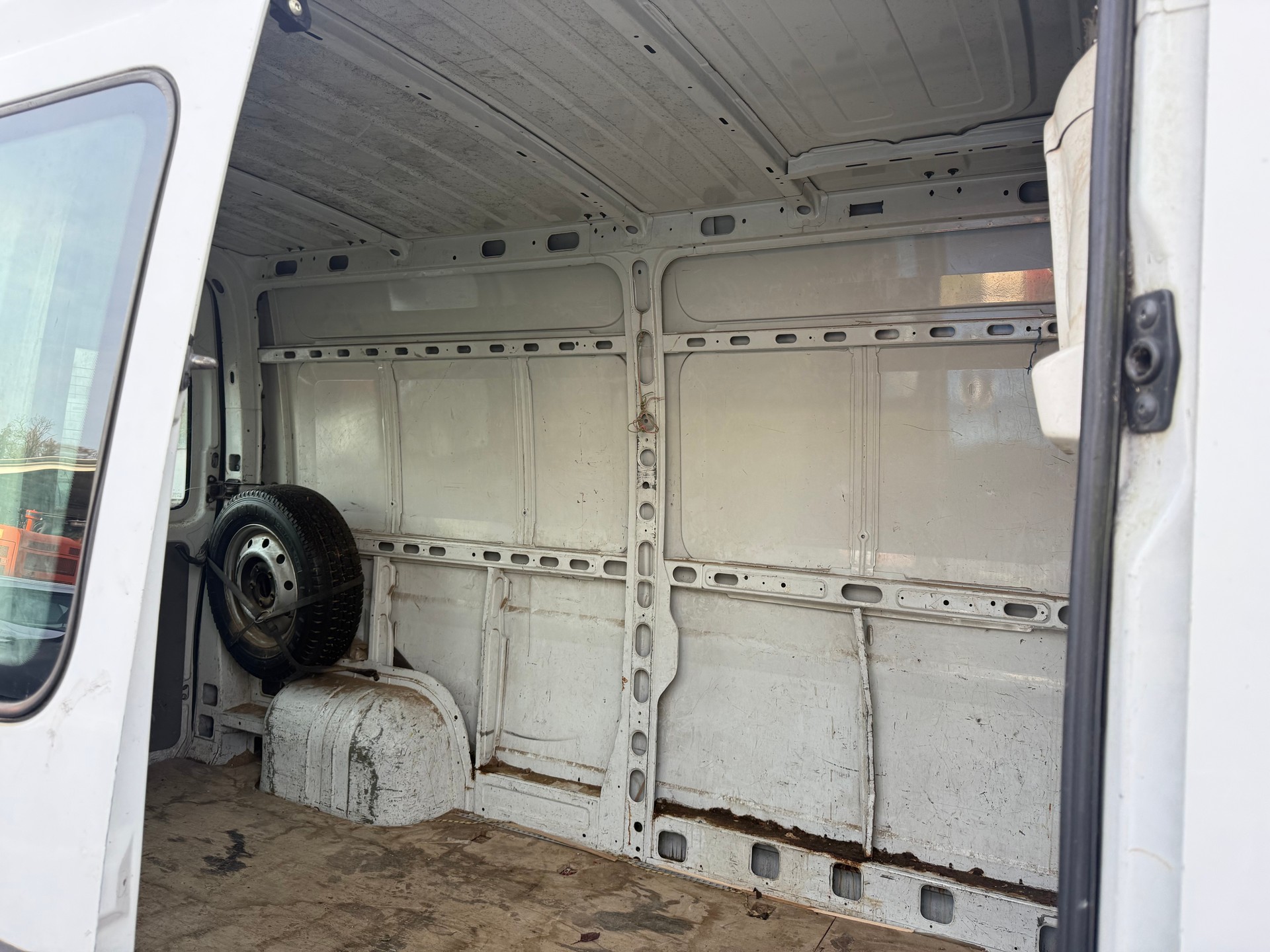NISSAN Interstar 35 2.5 dCi-image-16