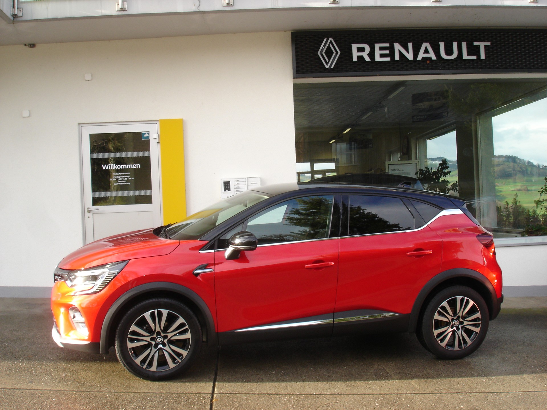 RENAULT Captur 1.3 TCe EDC Initiale Paris EDC