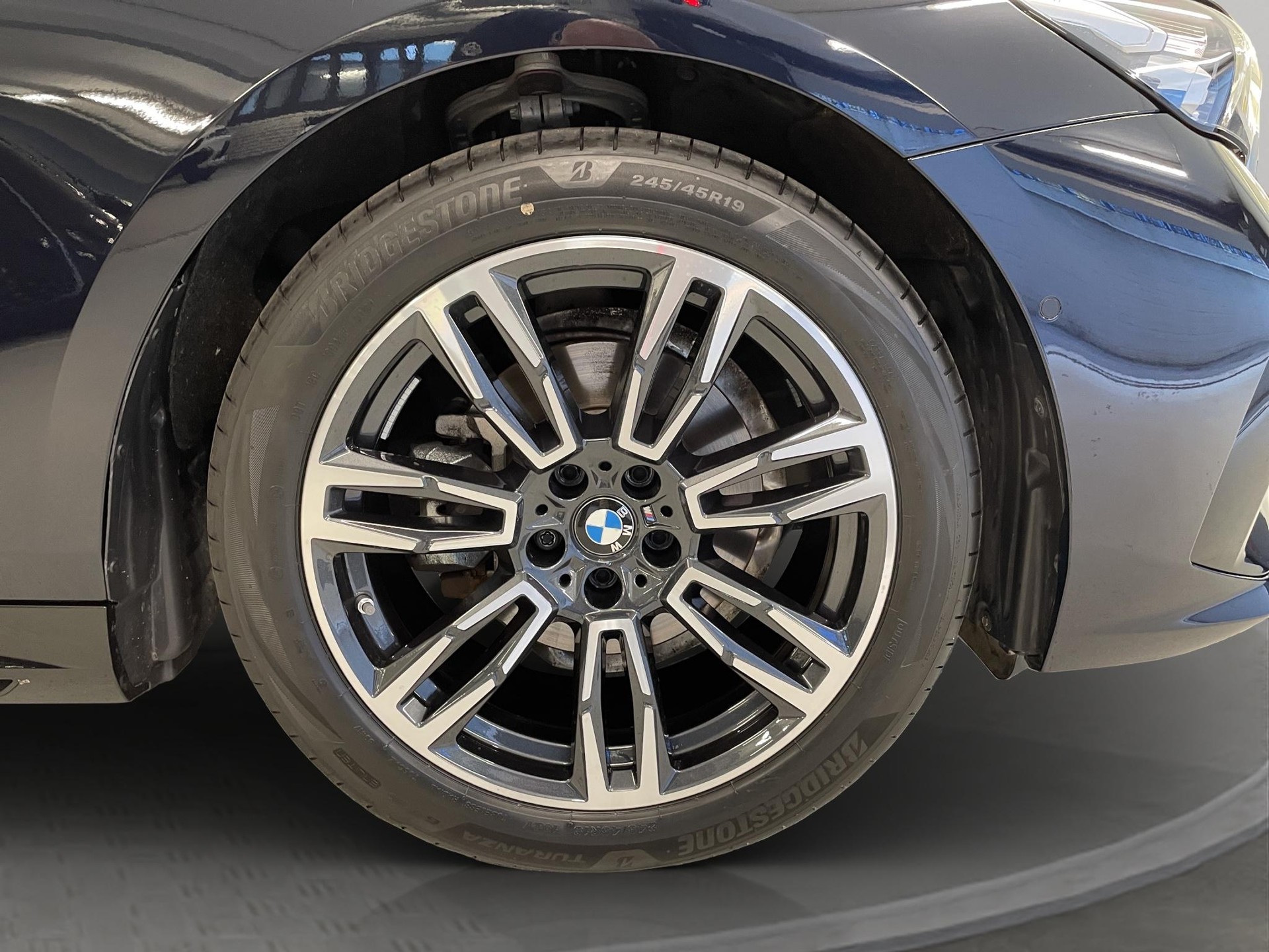BMW 520d xDrive 48V Touring-image-9