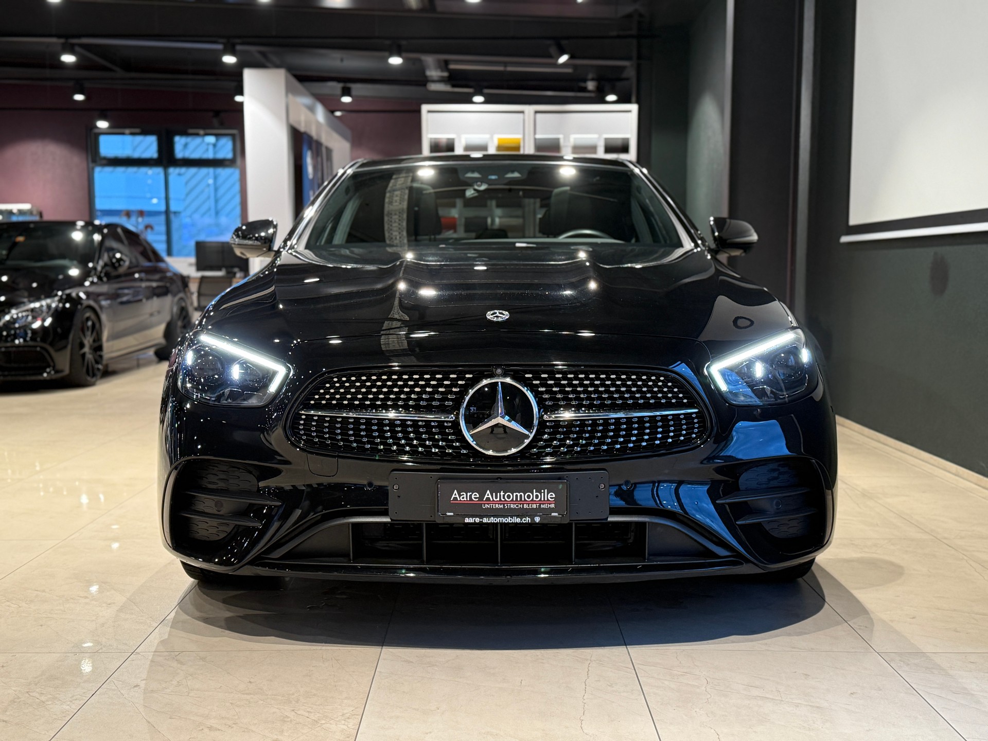 MERCEDES-BENZ E 300 d 4Matic AMG Line 9G-Tronic-showroom-element-1
