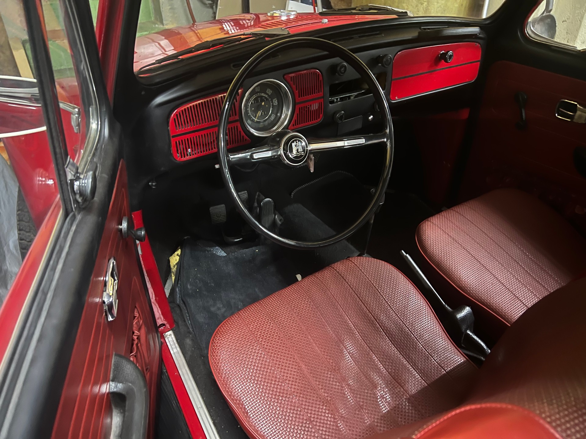 VW BEETLE-image-5