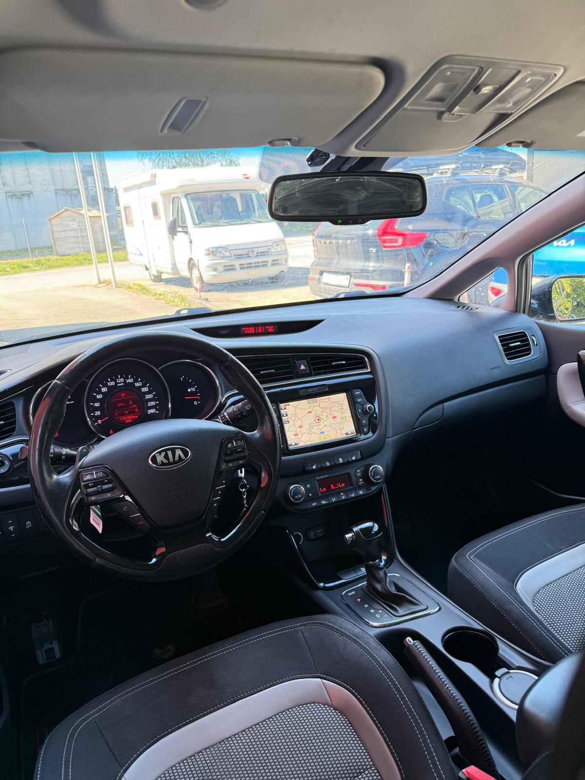 KIA Cee'd Sportswagon 1.6 CRDi Swiss Champion DCT-image-1